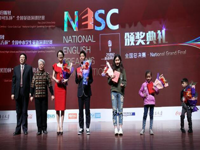 如何布置校园英语演讲比赛会场？